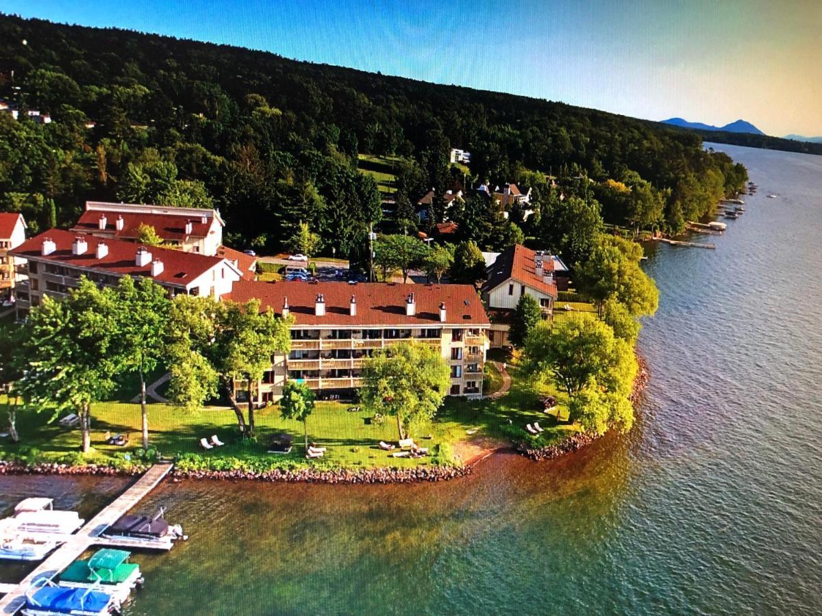 Condos Memphremagog Екстериор снимка