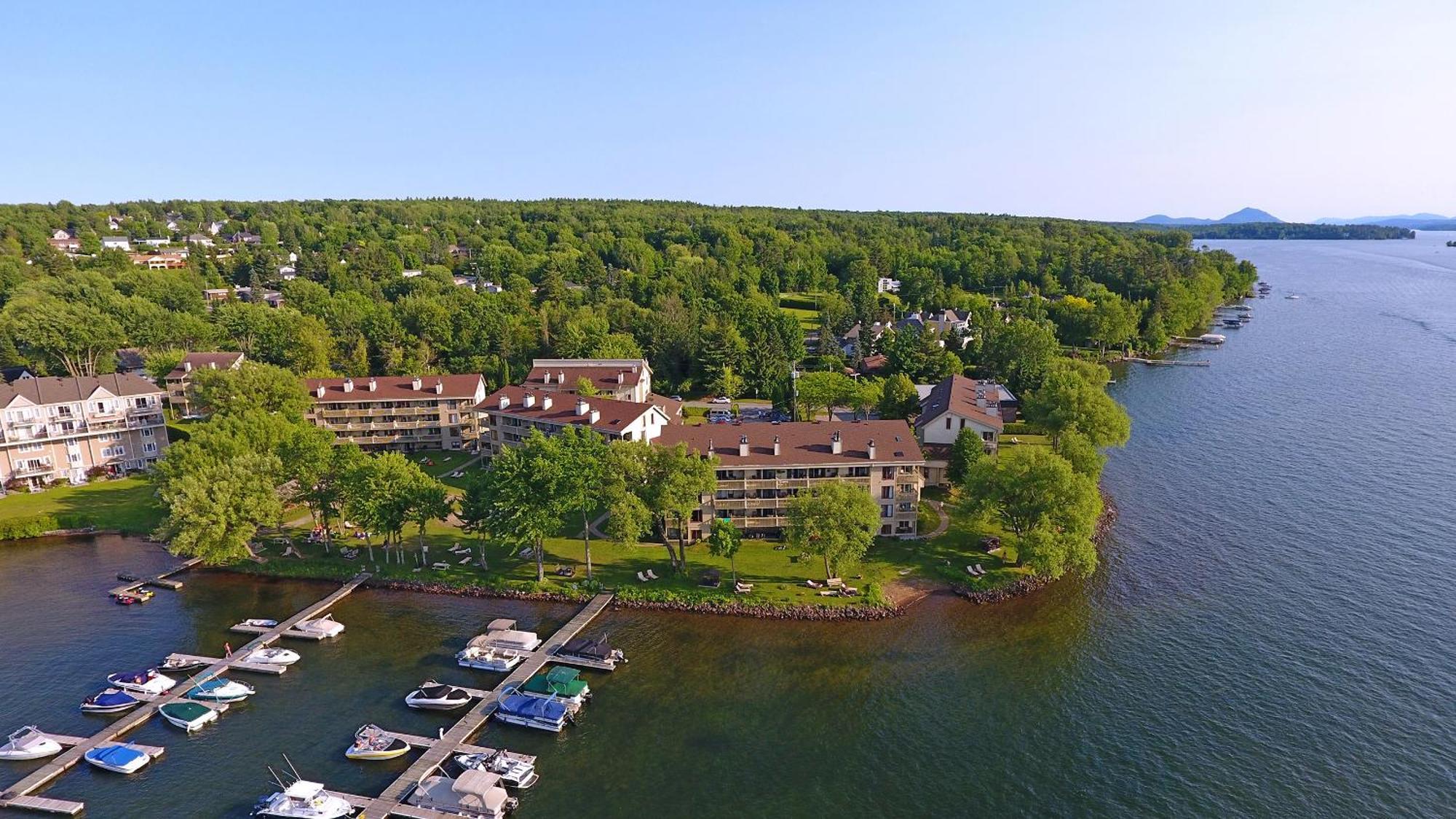 Condos Memphremagog Екстериор снимка
