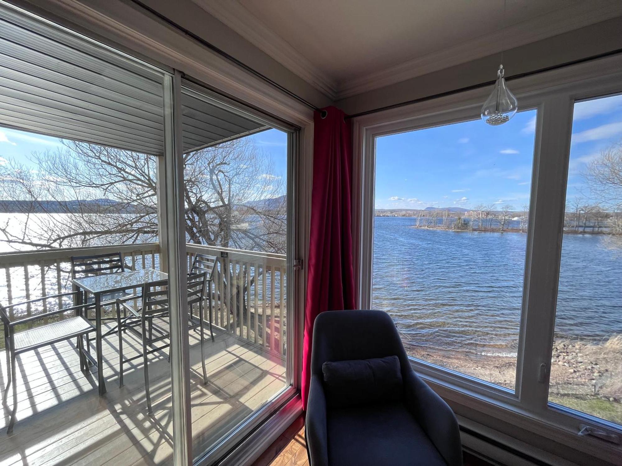 Condos Memphremagog Екстериор снимка