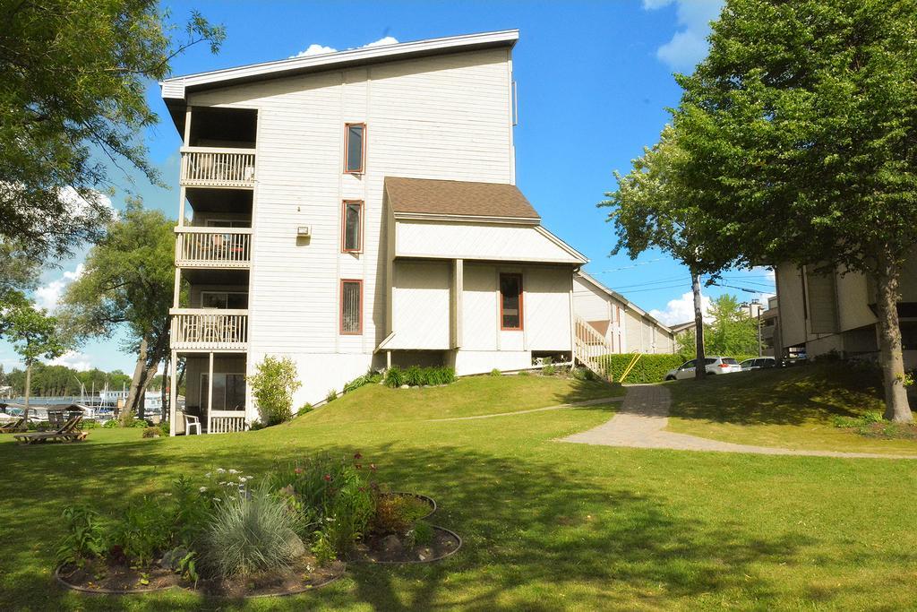 Condos Memphremagog Екстериор снимка